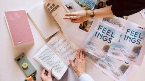 Self‑publishing vai perinteinen kustantamo: mikä sopii sinulle?