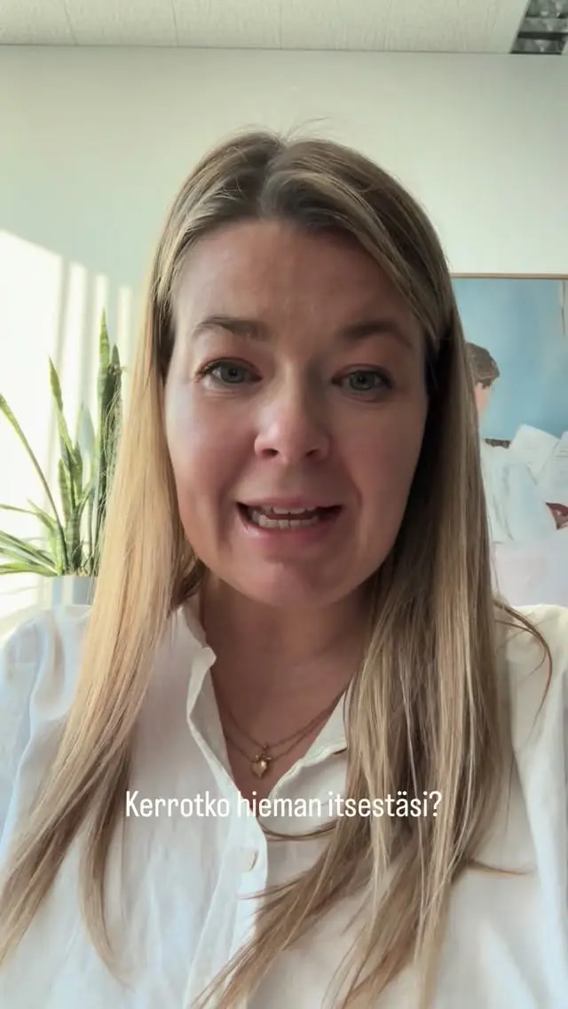 BoD:n Mona kertoo lyhyessä videossa työtehtävistään ja antaa vinkkejä kirjailijoille!📚⭐️