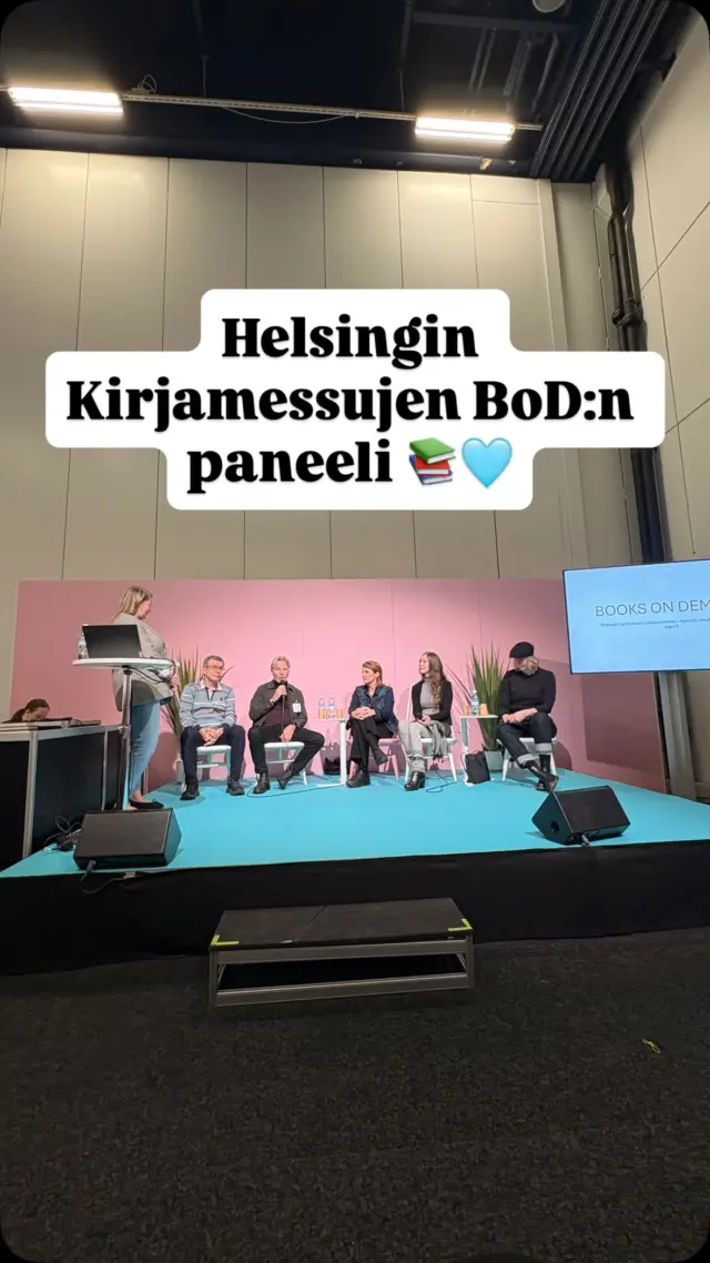 Perjantaina meillä oli BoD:n paneelikeskustelu matalan kynnyksen julkaisemisesta Arabia-lavalla. Keskustelemassa meillä oli kirja-alan ammattilaisia, sekä BoD:n kirjailijoita. Tupa oli täynnä! Kiitos kaikille osallistujille! 📚💚 #bod #bodsuomi #helsinginkirjamessut